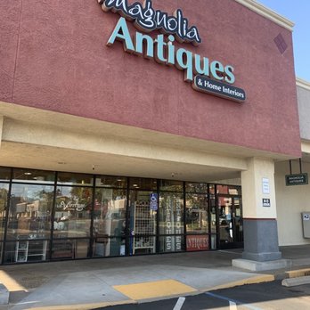 The front of Magnolia Antique Mall.